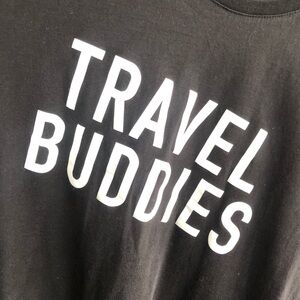 TRAVEL BUDDIES - Black graphic tee shirt